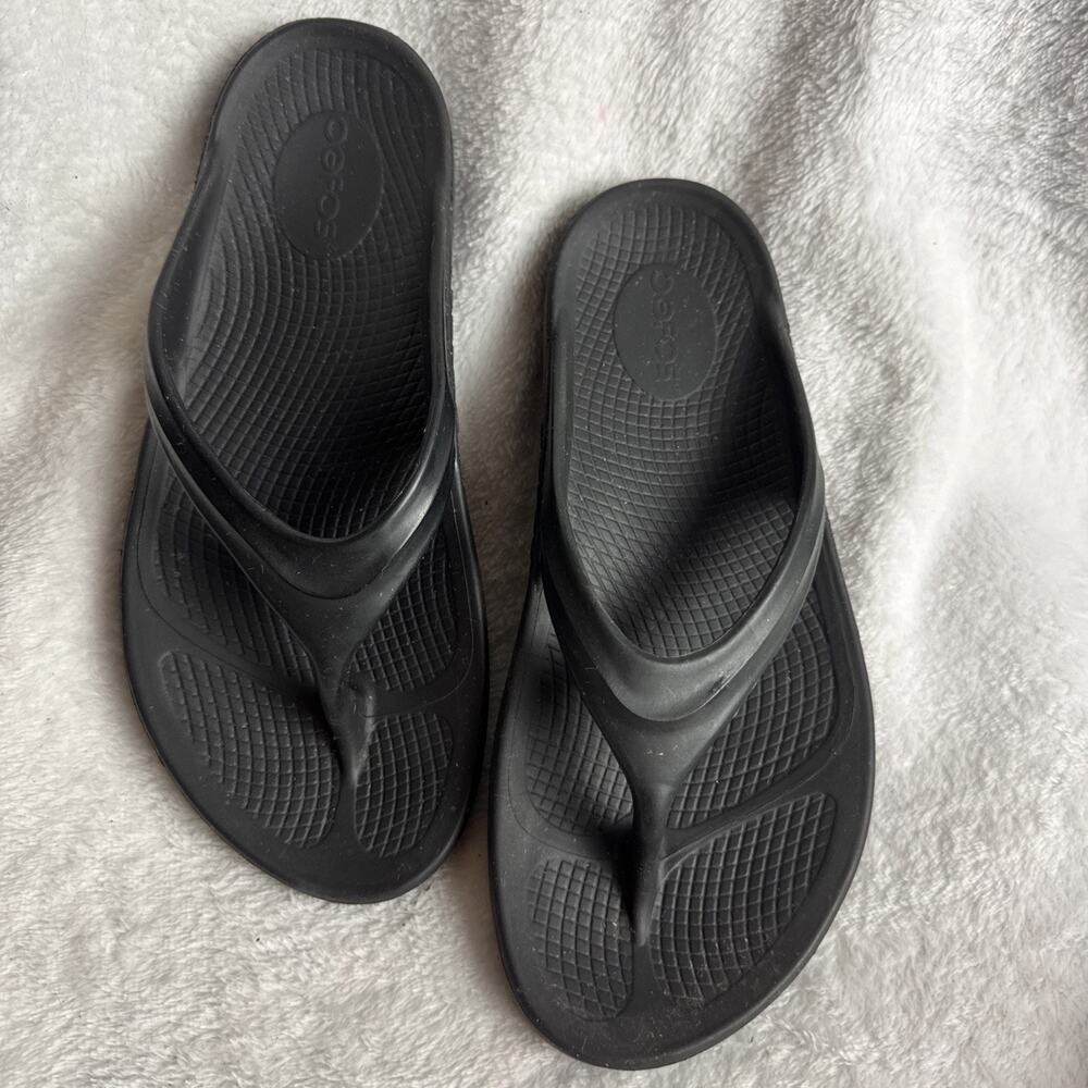 Oofos Oolala Women’s Black Recovery Flip Flop With Oofoam Footbed-Size 7